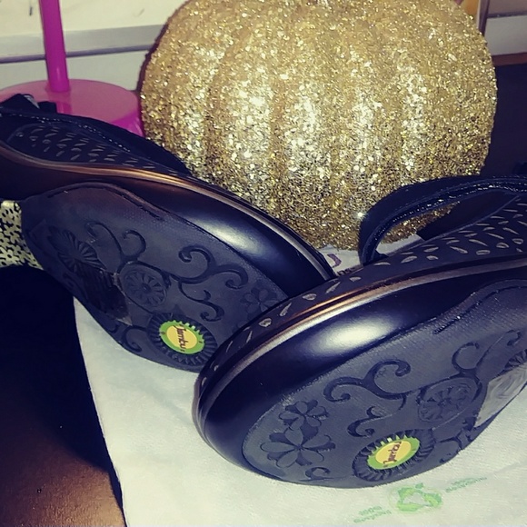 Shoes - Picture 3 of 5